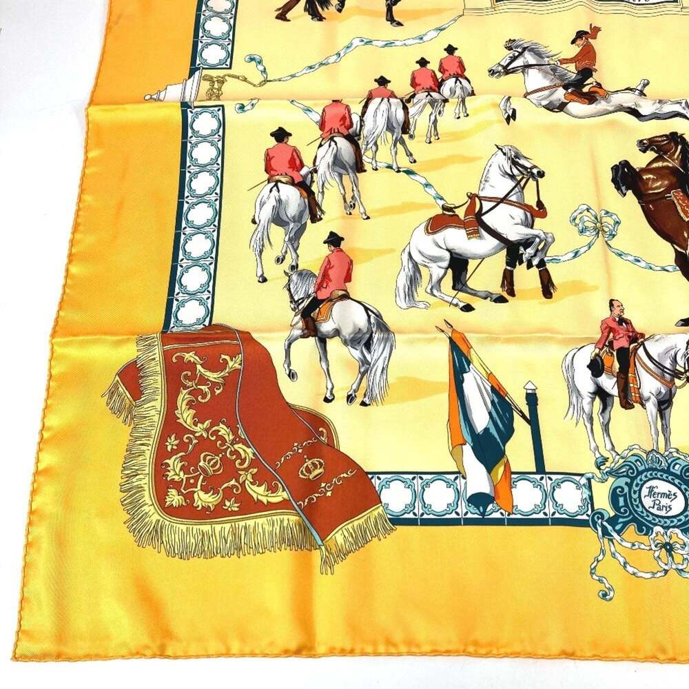 HERMES White Silk Scarf - Picture 5 of 14